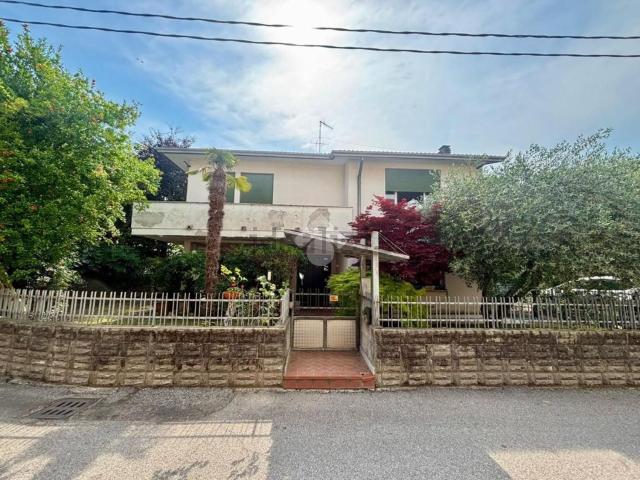 Case e ville in vendita di 264 m² in Via Michelangelo Buonarroti, 16
