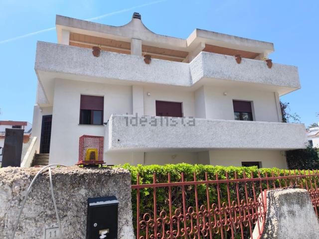 Case e ville in vendita di 264 m² in Via Tiro a Segno, 11