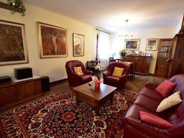 Case e ville in vendita di 265 m²