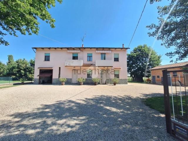 Case e ville in vendita di 265 m² in Via Comastri, 667