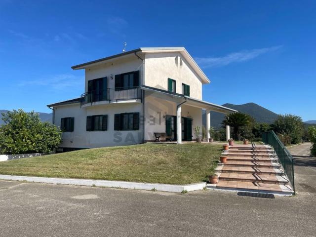 Case e ville in vendita di 265 m² in Via Cupa 1, 4
