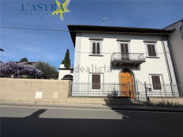 Case e ville in vendita di 265 m² in Via Armando Diaz