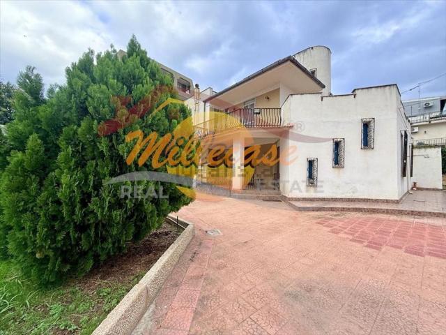 Case e ville in vendita di 265 m² in Via Avola