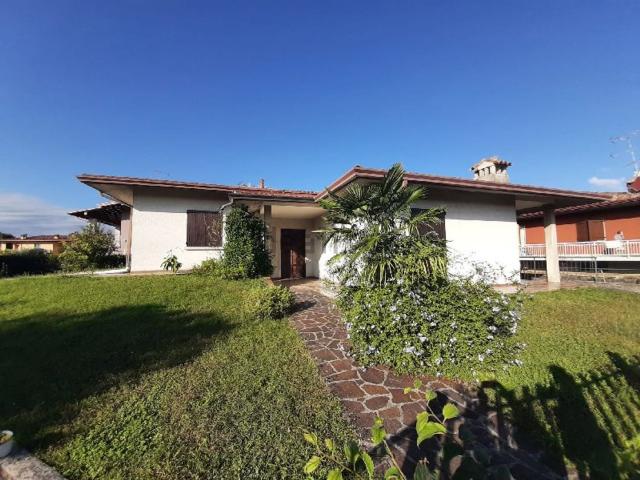 Case e ville in vendita di 265 m² in Via Benaco