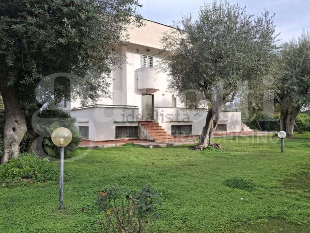 Case e ville in vendita di 265 m² in Via Giuseppe Fanelli