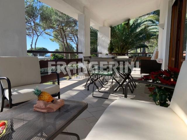 Case e ville in vendita di 265 m² in Via dei Ginepri