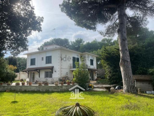 Case e ville in vendita di 265 m² in Via dell’Asparagina, 8