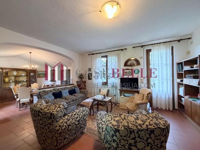 Case e ville in vendita di 265 m² in Via della Carraia