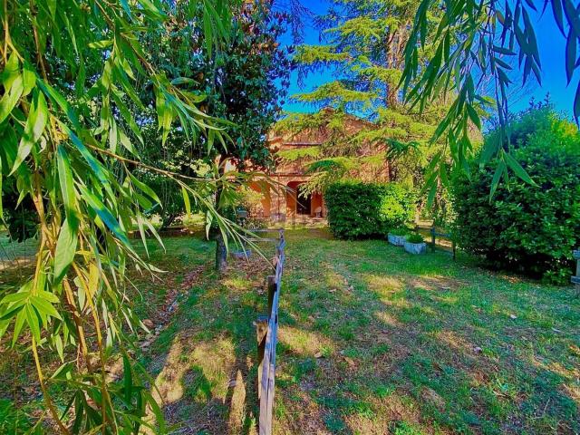 Case e ville in vendita di 265 m² in Via delle Colombe