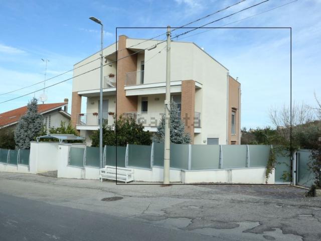 Case e ville in vendita di 265 m² in Via Dragonara, 43