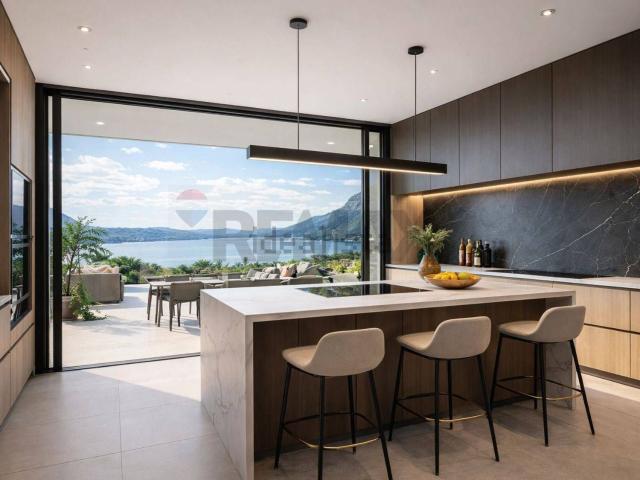 Case e ville in vendita di 265 m² in Via Luigi Zappelli, 500