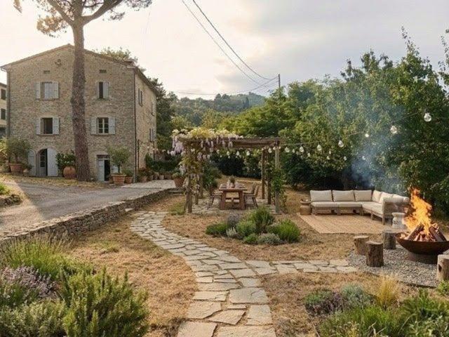 Case e ville in vendita di 265 m² in Via Modenese
