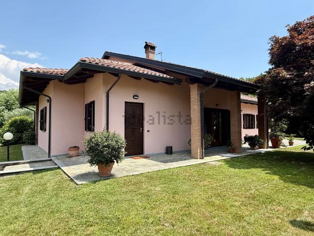Case e ville in vendita di 265 m² in Via Monte Navale