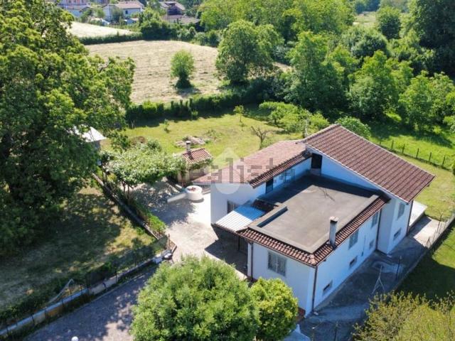 Case e ville in vendita di 265 m² in Via Matteuzzo, 7
