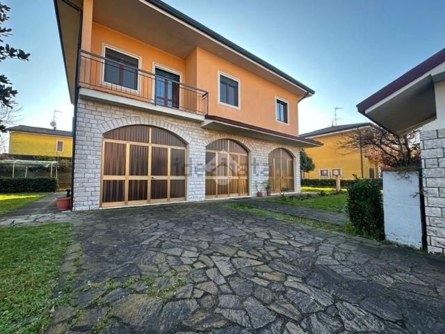 Case e ville in vendita di 265 m² in Via Martiri di Piazza della Loggia, 10