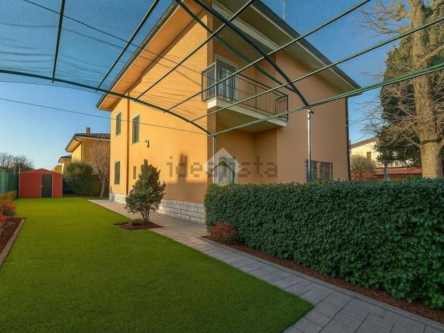 Case e ville in vendita di 265 m² in Via Martiri di Piazza della Loggia, 10