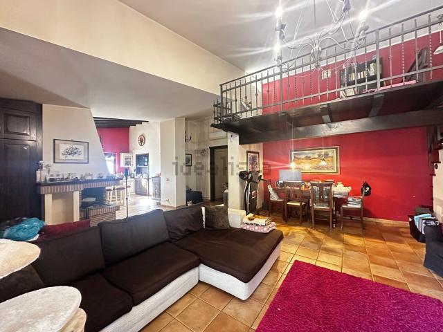 Case e ville in vendita di 265 m² in Via Santa Cecilia, 38