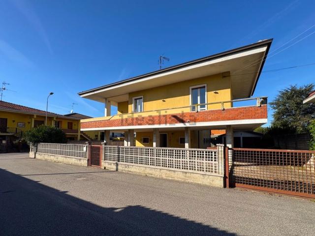 Case e ville in vendita di 265 m² in Via Papa Luciani, 2
