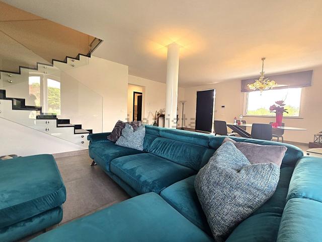 Case e ville in vendita di 265 m² in Via Romana Est