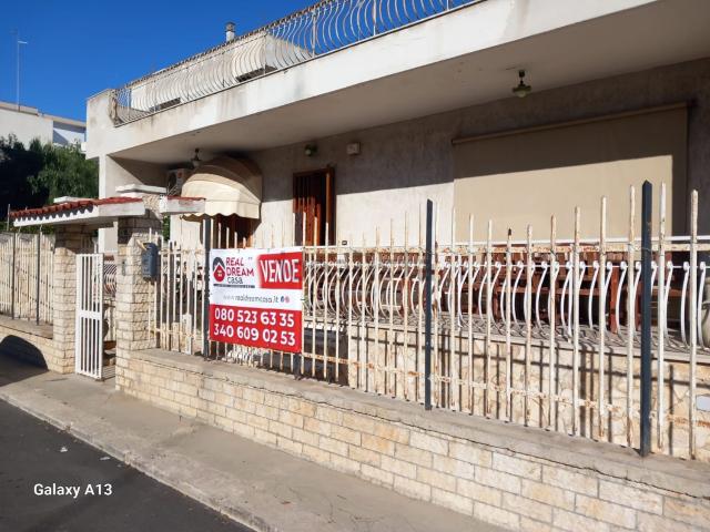 Case e ville in vendita di 265 m² in Via Taormina, 15