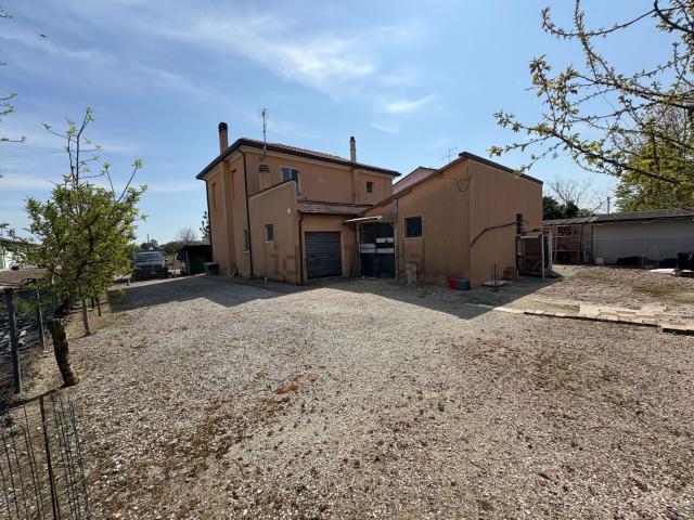Case e ville in vendita di 266 m² in Via Giannina, 7