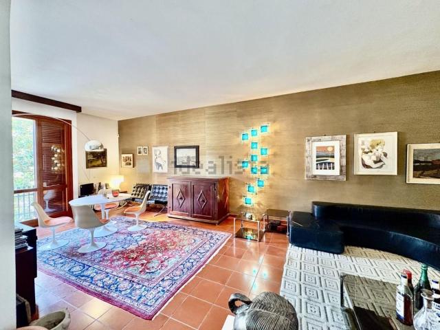 Case e ville in vendita di 266 m² in Via F. Vallesi, 13