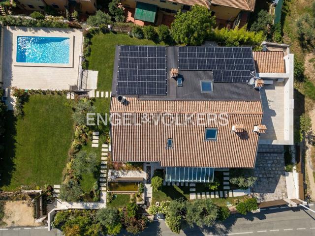 Case e ville in vendita di 266 m² in Via IV Novembre