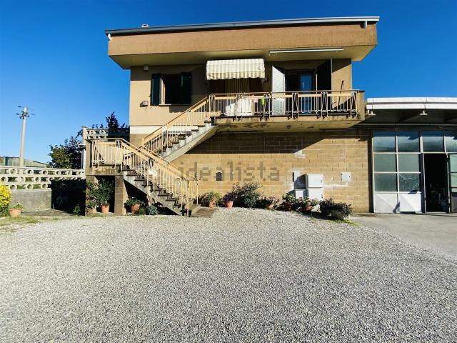 Case e ville in vendita di 266 m² in Via per Corte Cioni
