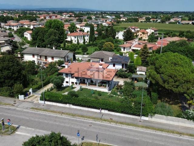 Case e ville in vendita di 266 m² in Borgo Padova, 85