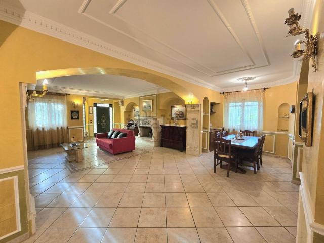 Case e ville in vendita di 267 m² in Via Colle Marini