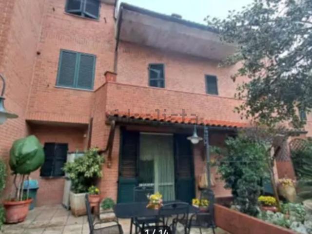 Case e ville in vendita di 267 m² in Via Aldo Moro