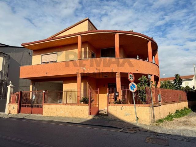 Case e ville in vendita di 268 m² in Via Croce, 20