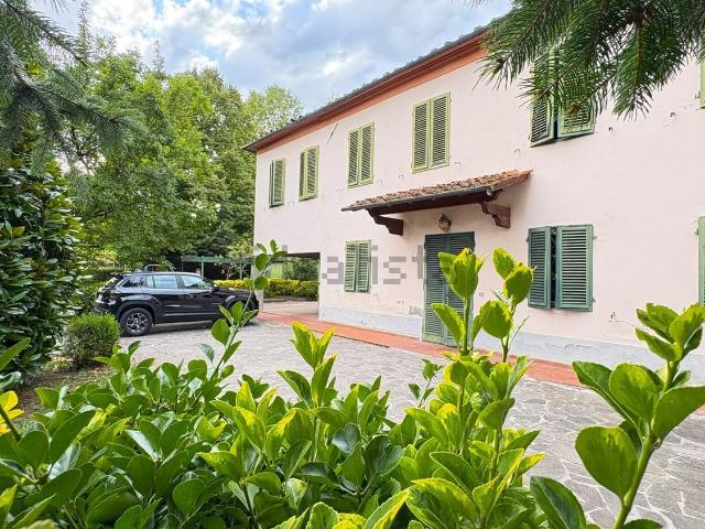 Case e ville in vendita di 268 m² in Via del Parco