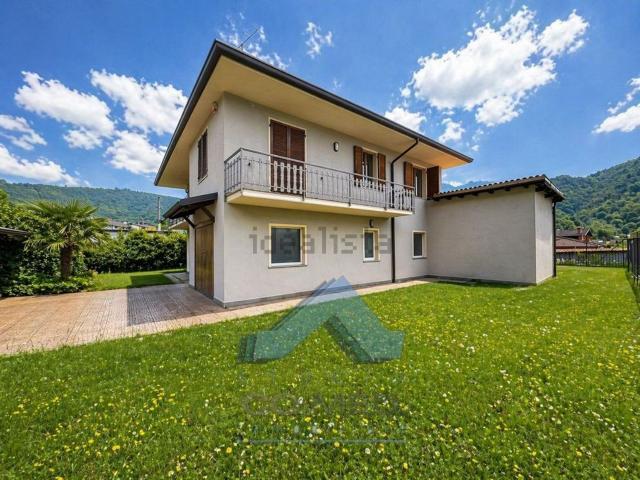 Case e ville in vendita di 268 m² in Via Selva