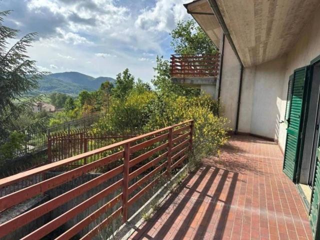 Case e ville in vendita di 268 m² in Via Pantano