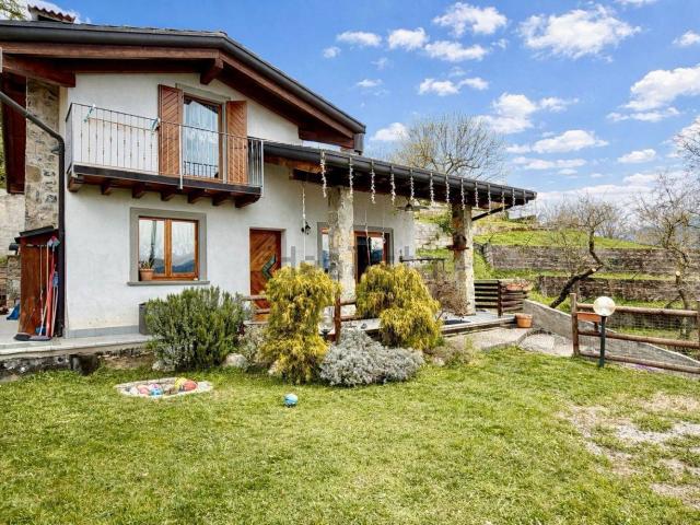 Case e ville in vendita di 268 m² in Via Rezzo