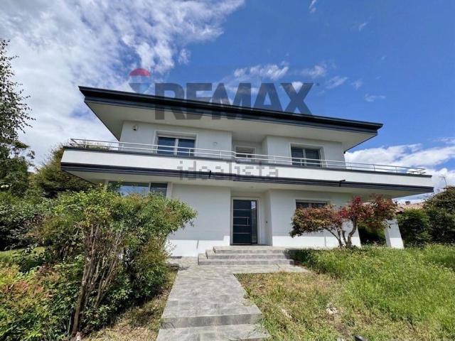 Case e ville in vendita di 269 m² in Via Guglielmo Marconi, 22