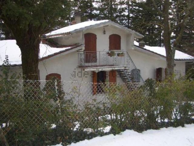 Case e ville in vendita di 269 m² in Via delle Fragole