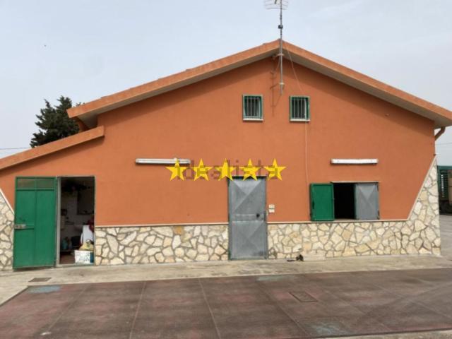 Case e ville in vendita di 269 m² in Via John Fitzgerald Kennedy