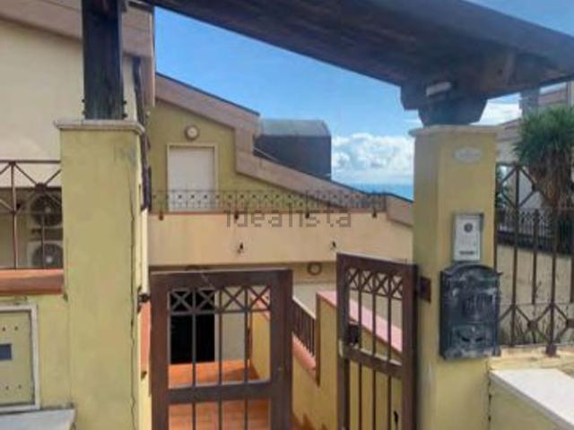Case e ville in vendita di 269 m² in Via Montevecchio