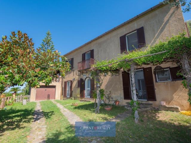 Case e ville in vendita di 269 m² in Via Petrengole