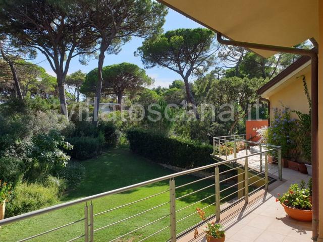 Case e ville in vendita di 269 m² in Località Roccamare