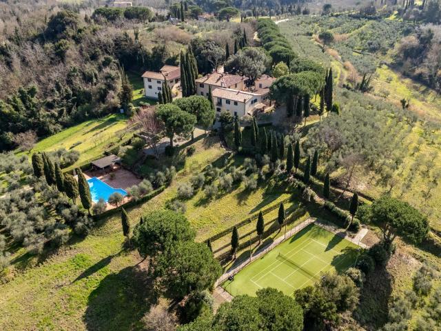 Case e ville in vendita di 2700 m² in Via Di Lucagnano
