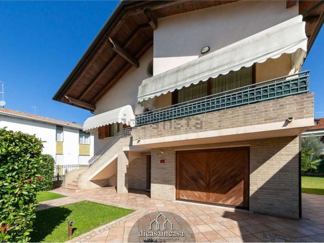 Case e ville in vendita di 270 m²