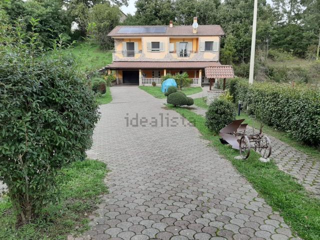 Case e ville in vendita di 270 m² in Via Cava