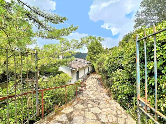 Case e ville in vendita di 270 m² in Via Cappelletta, 37