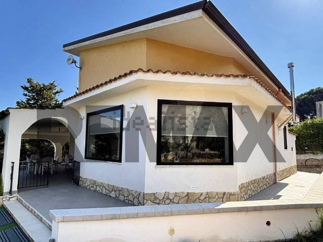 Case e ville in vendita di 270 m² in Via Chiesazza Sperone XI, 11