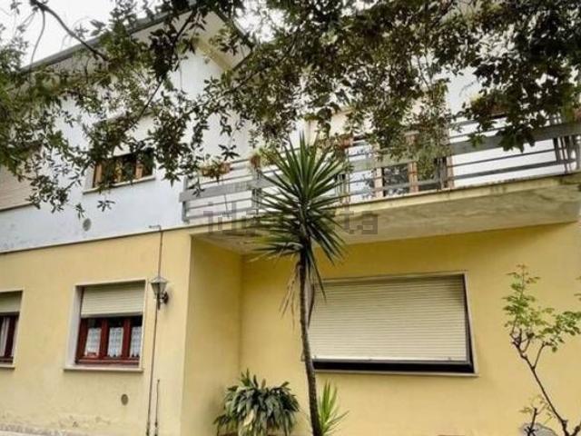 Case e ville in vendita di 270 m² in Via Antonio Locatelli, 1