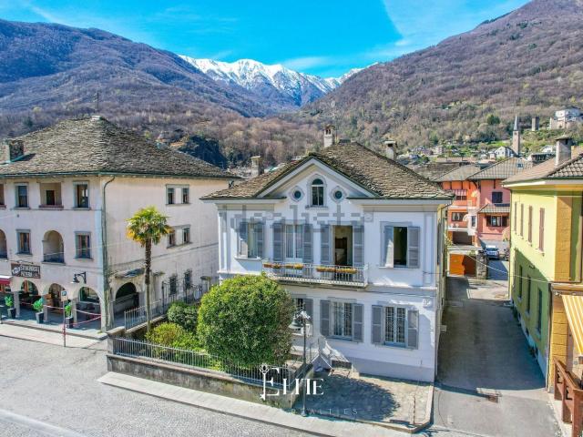 Case e ville in vendita di 270 m² in Via Alfredo Di Dio, 40