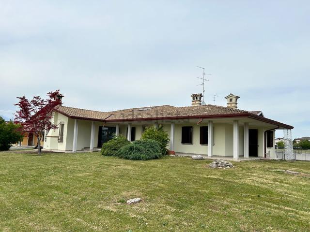 Case e ville in vendita di 270 m² in Via Armentera, 30